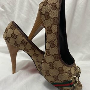 VINTAGE GUCCI OPEN TOE HIGH HEELS
